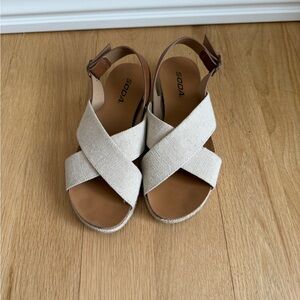 Soda Women's Brown and Cream Espadrilles